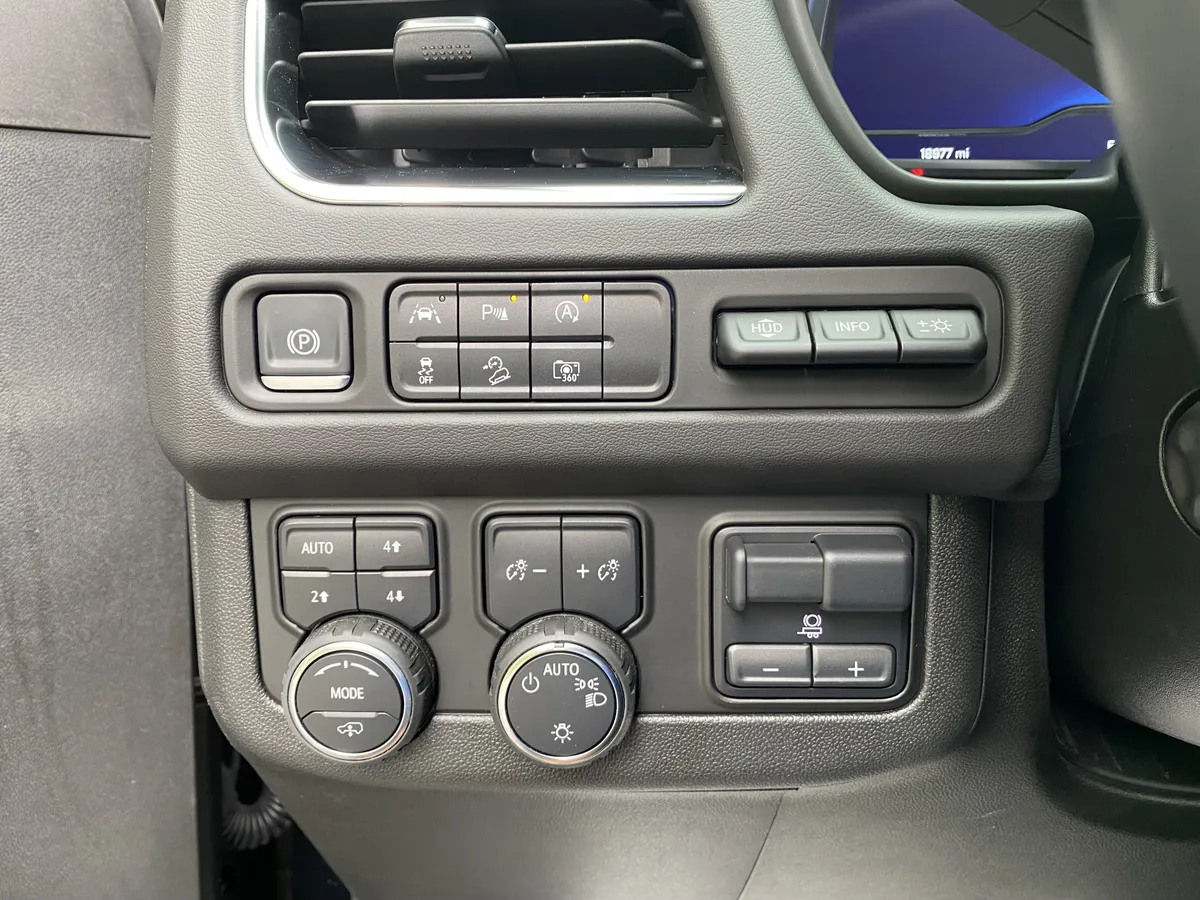 2024 Chevrolet Tahoe High Country thumbnail 17