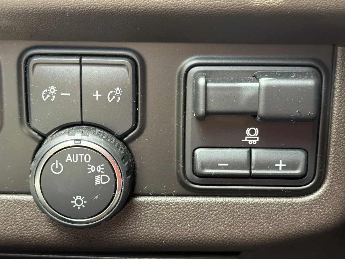 2024 Chevrolet Tahoe LT thumbnail 13