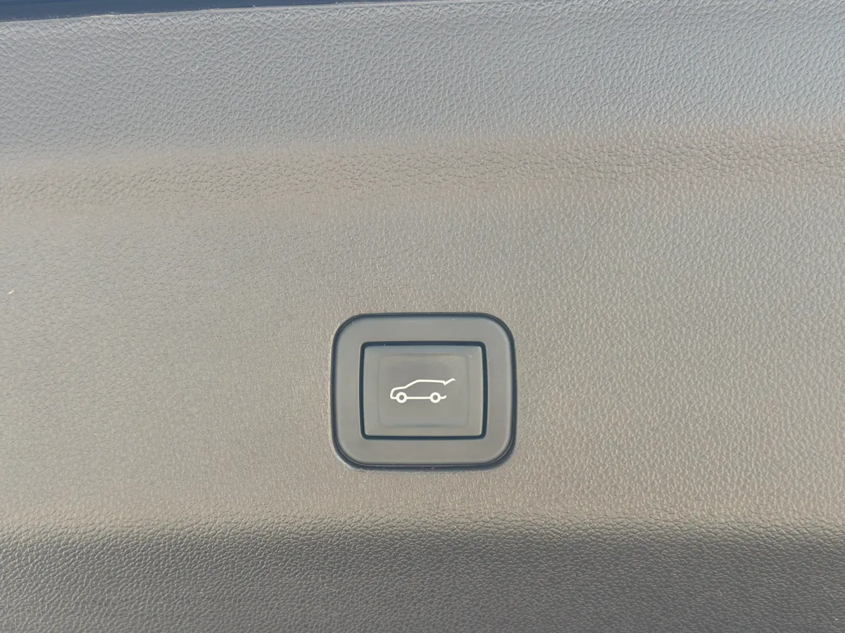 2024 Chevrolet Tahoe LT thumbnail 28