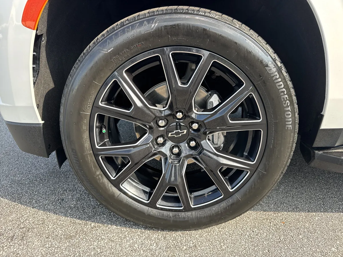 2024 Chevrolet Tahoe RST thumbnail 12