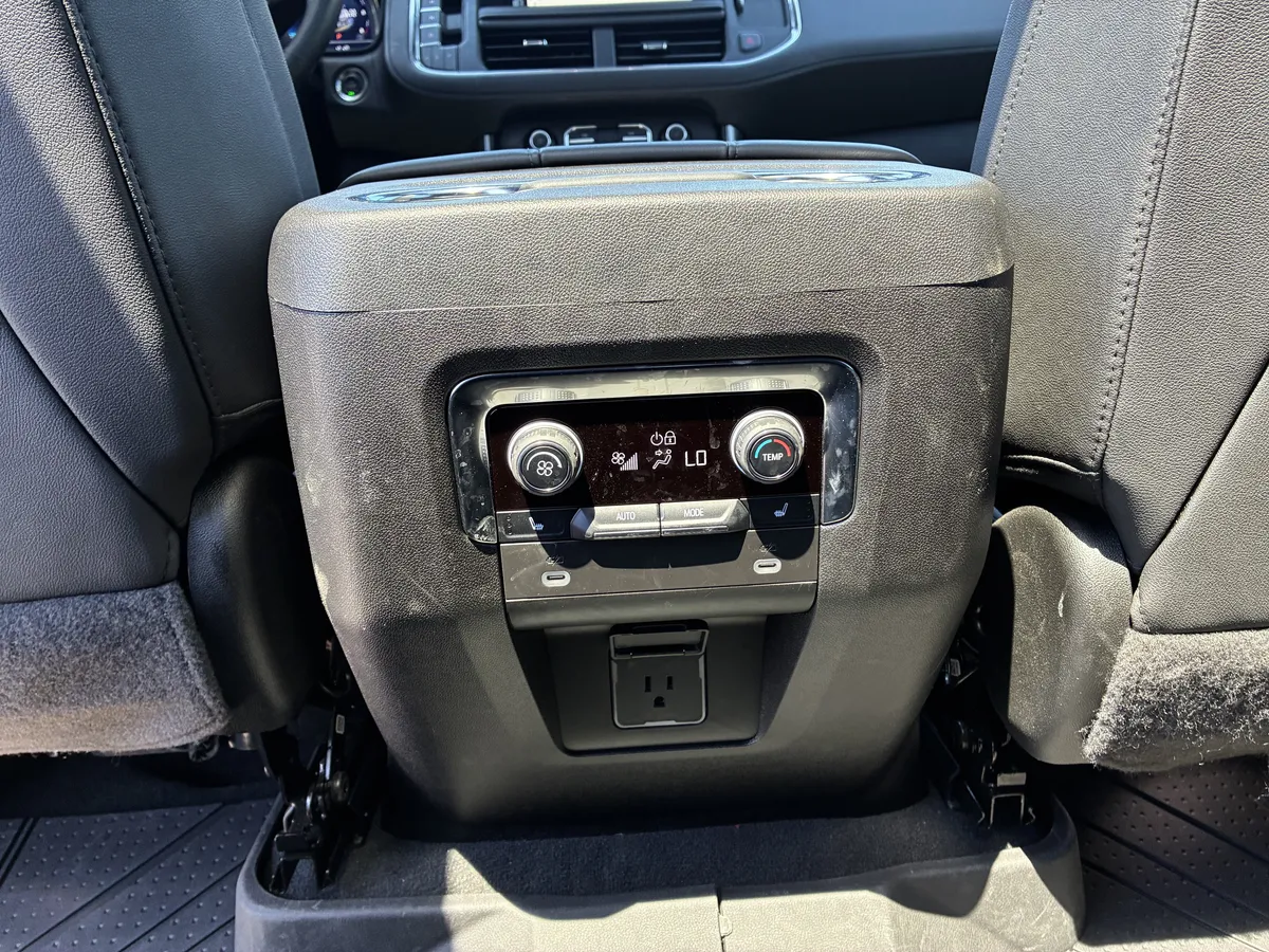 2024 Chevrolet Tahoe Z71 thumbnail 16