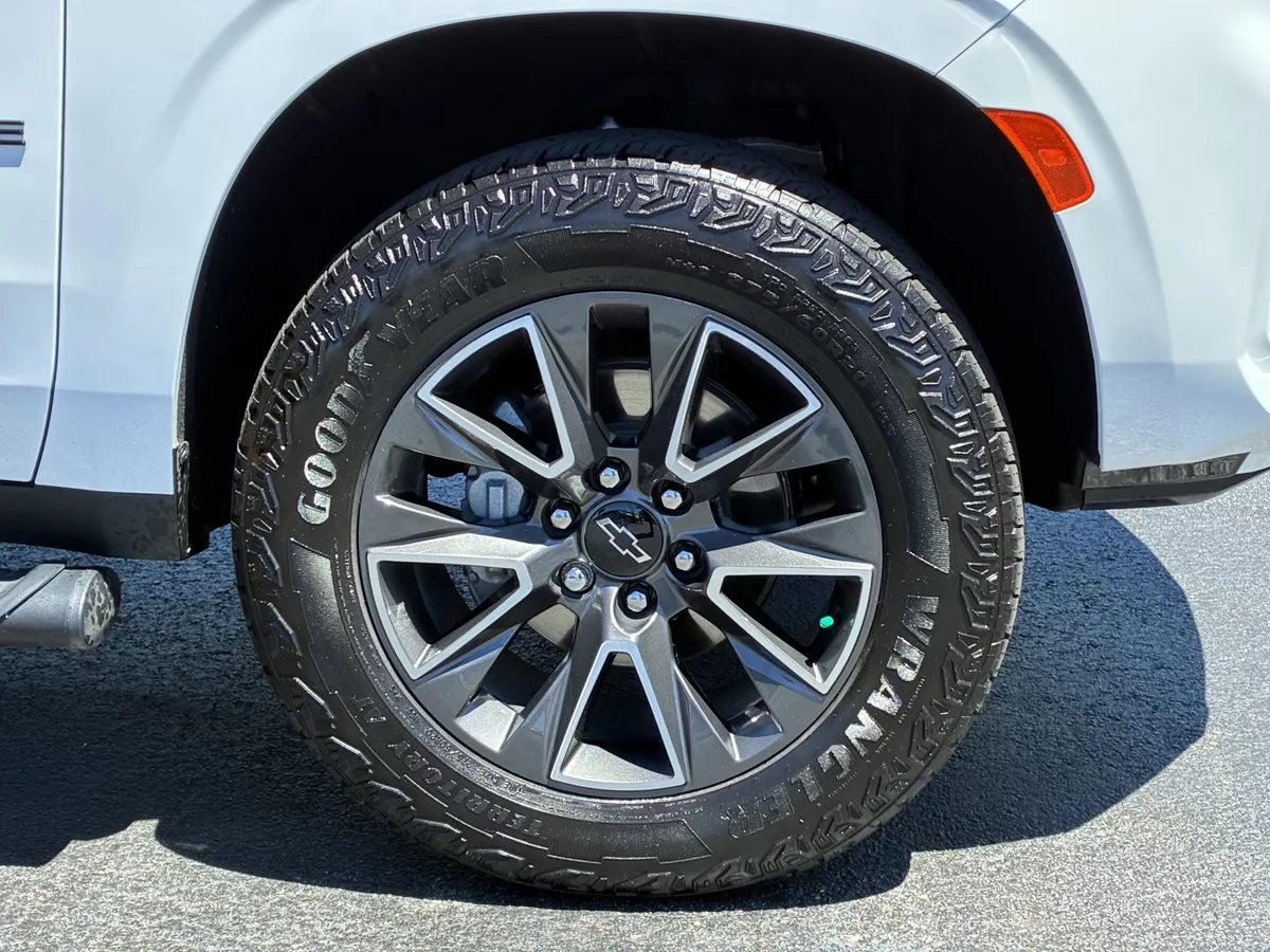2024 Chevrolet Tahoe Z71 thumbnail 5