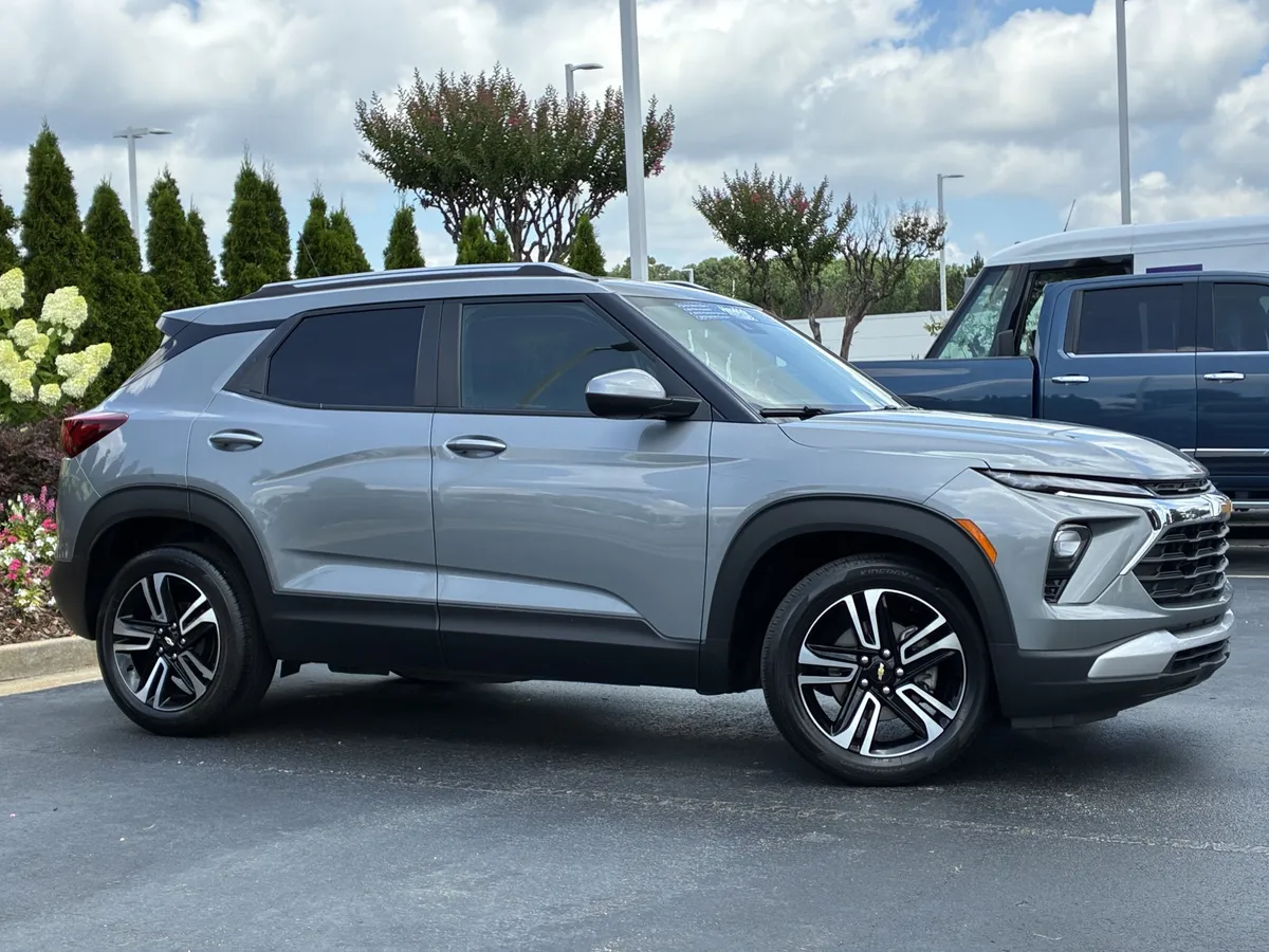 2024 Chevrolet Trailblazer LT thumbnail 2