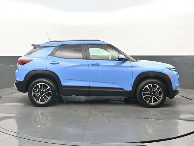 2024 Chevrolet TrailBlazer LT thumbnail 2