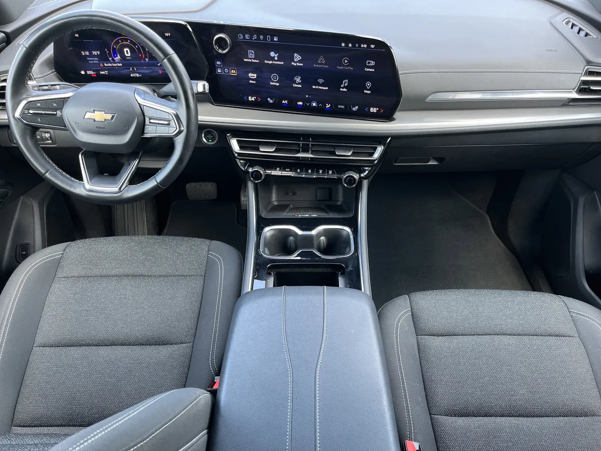 2024 Chevrolet Traverse AWD LT thumbnail 3