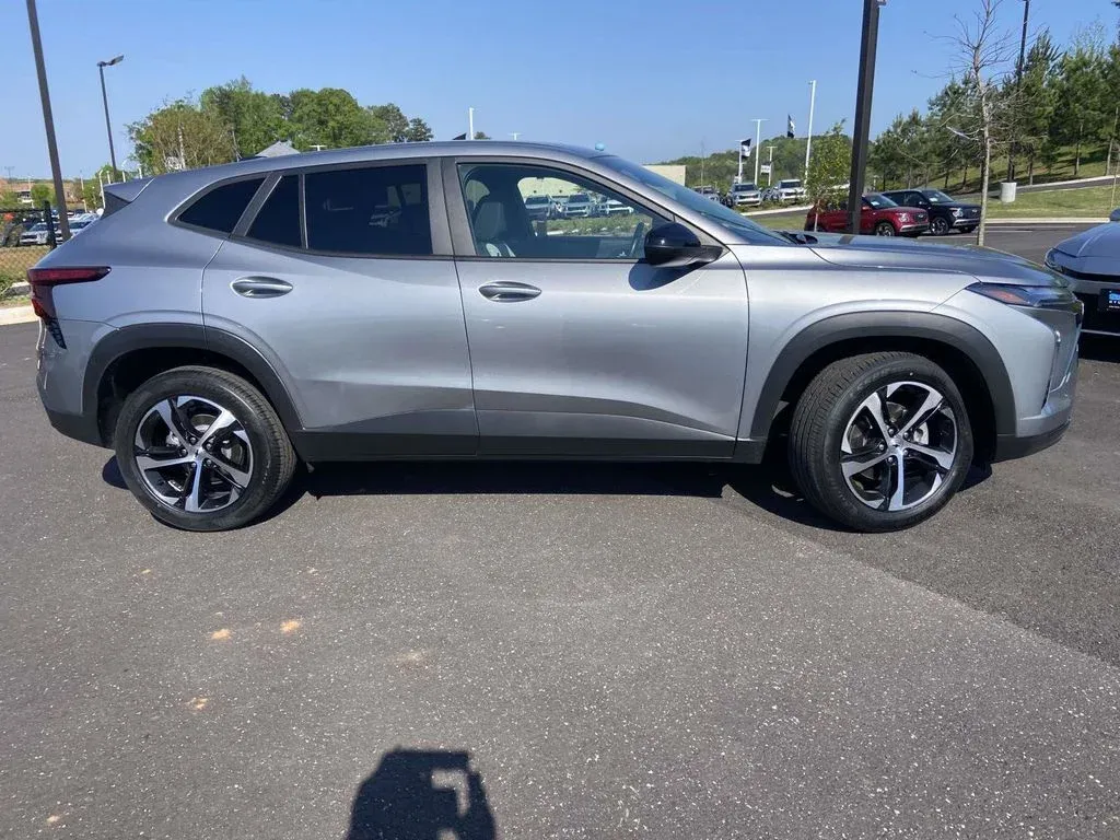 2024 Chevrolet Trax 1RS thumbnail 2