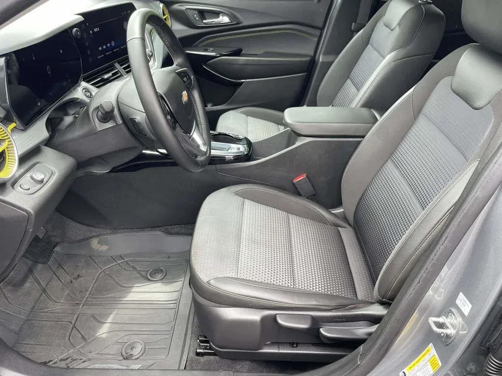 2024 Chevrolet Trax LT thumbnail 12