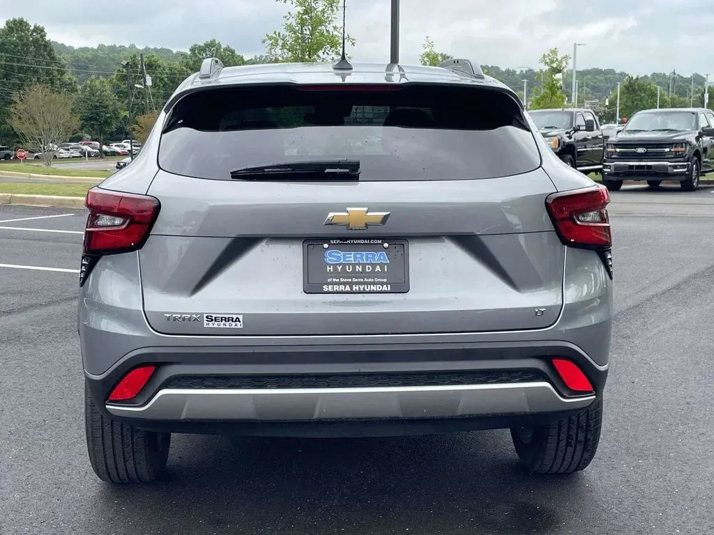 2024 Chevrolet Trax LT thumbnail 4