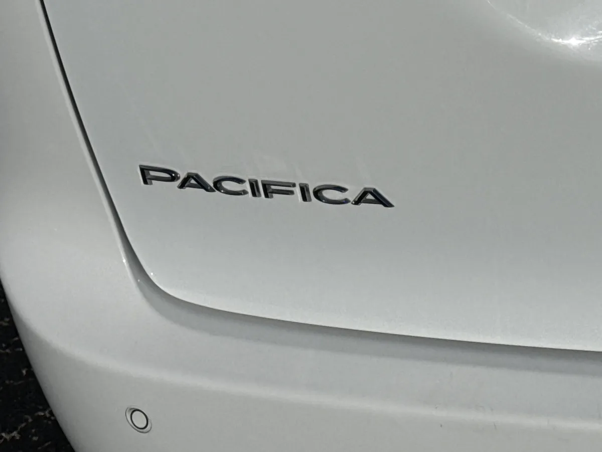 2024 Chrysler Pacifica Hybrid Select thumbnail 10