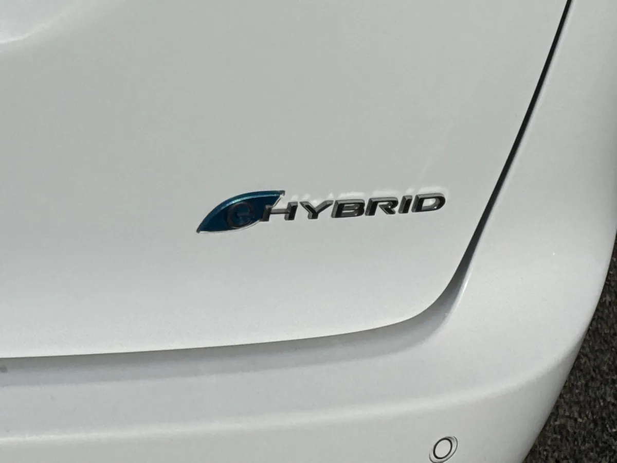 2024 Chrysler Pacifica Hybrid Select thumbnail 11