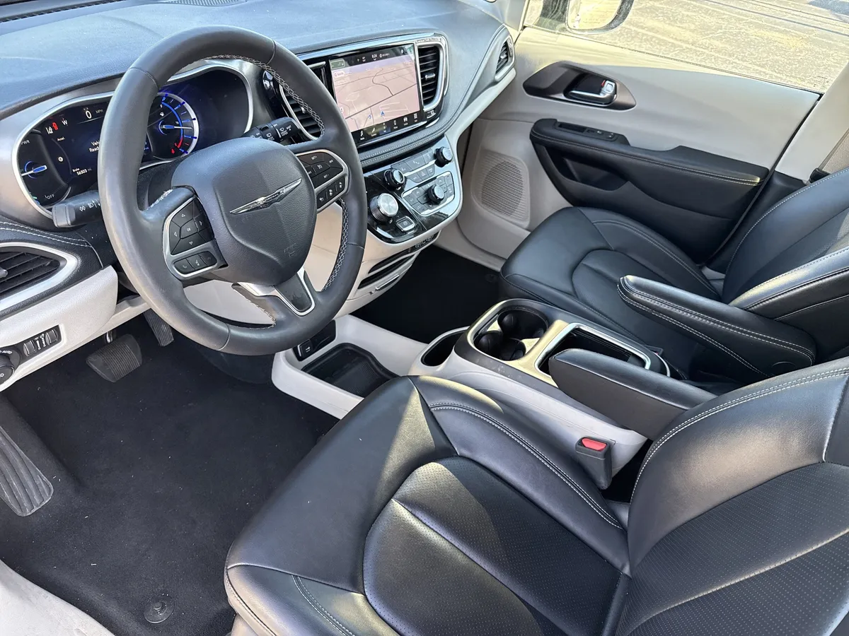 2024 Chrysler Pacifica Hybrid Select thumbnail 12