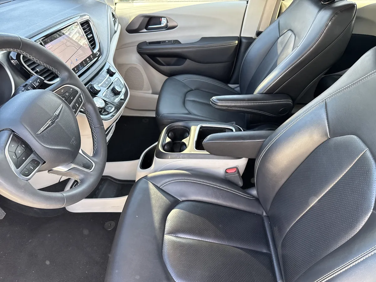 2024 Chrysler Pacifica Hybrid Select thumbnail 13