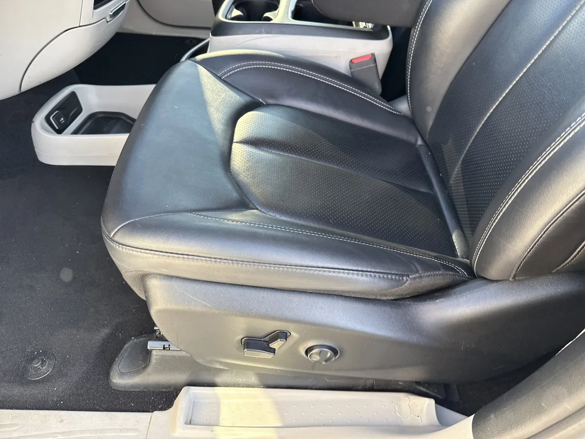 2024 Chrysler Pacifica Hybrid Select thumbnail 15