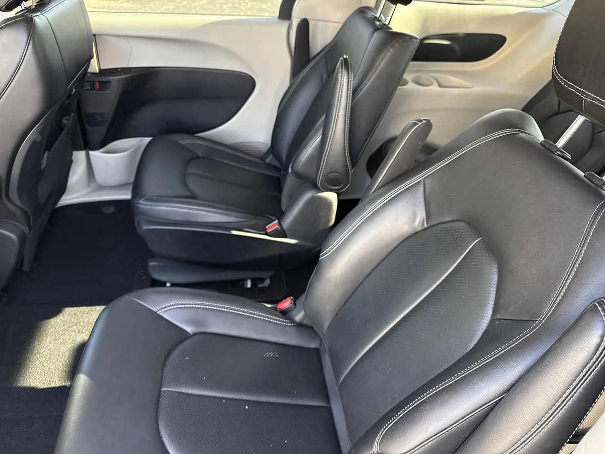 2024 Chrysler Pacifica Hybrid Select thumbnail 18
