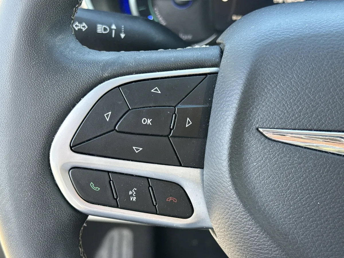 2024 Chrysler Pacifica Hybrid Select thumbnail 22