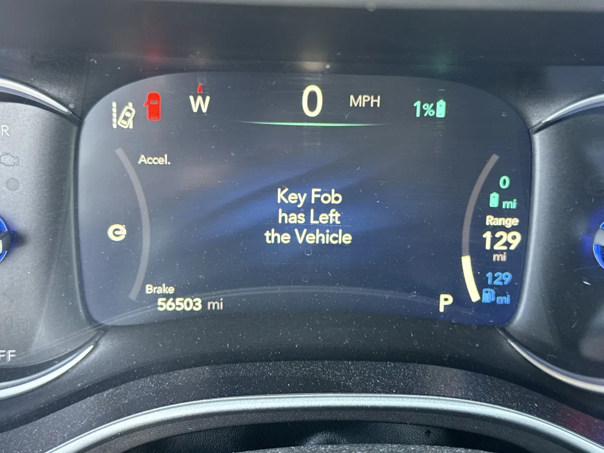 2024 Chrysler Pacifica Hybrid Select thumbnail 24