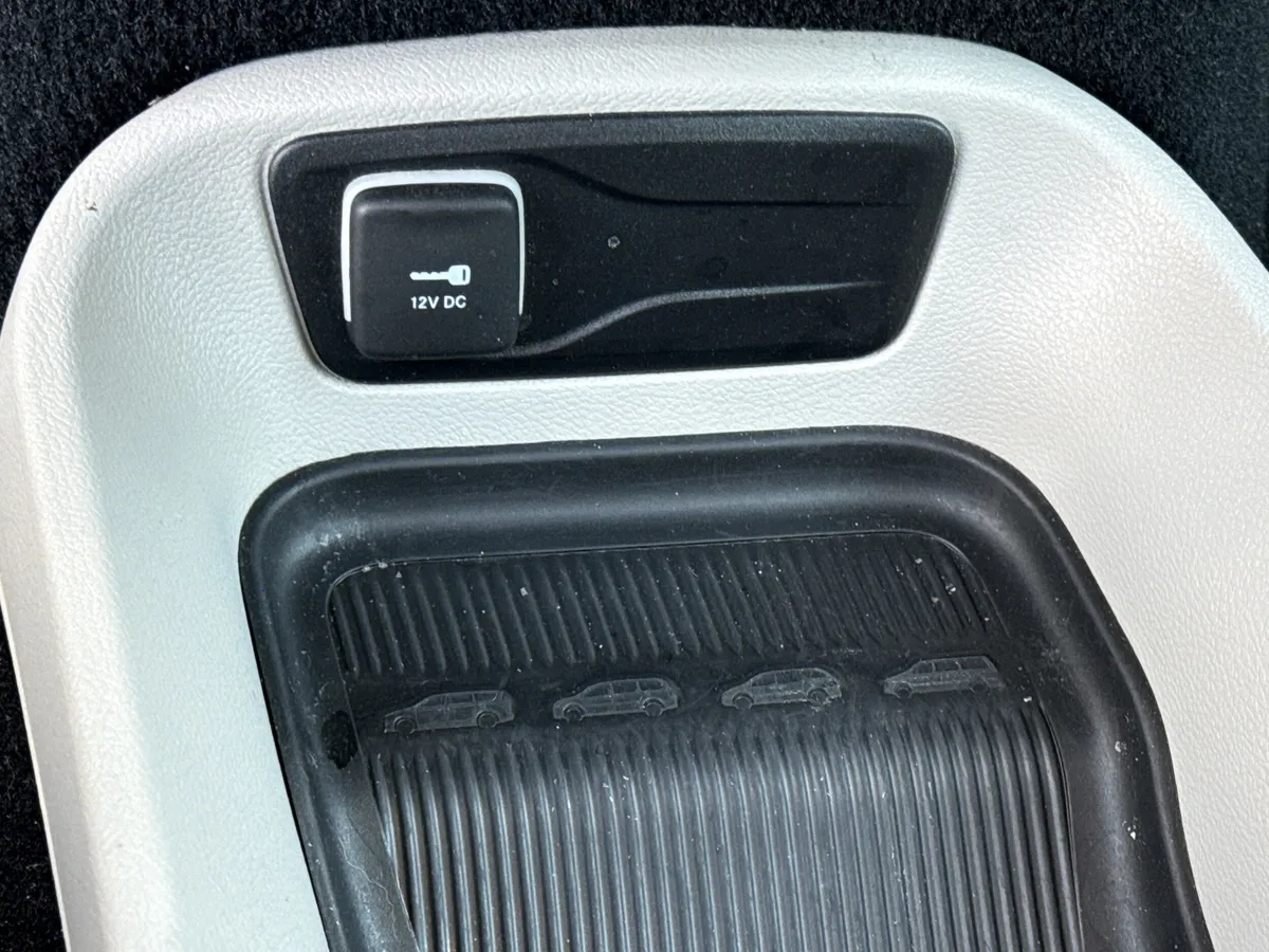 2024 Chrysler Pacifica Hybrid Select thumbnail 25