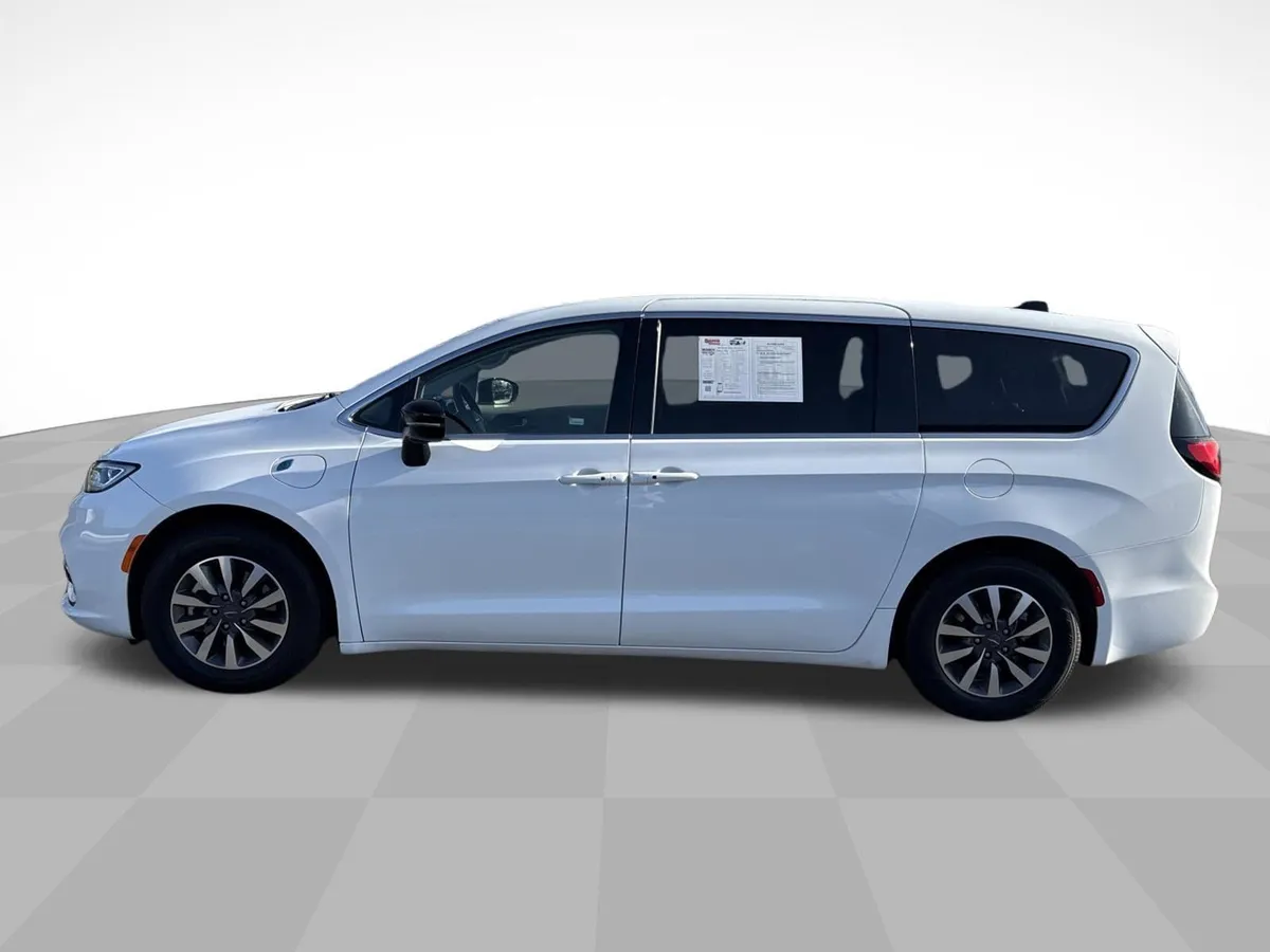 2024 Chrysler Pacifica Hybrid Select thumbnail 5