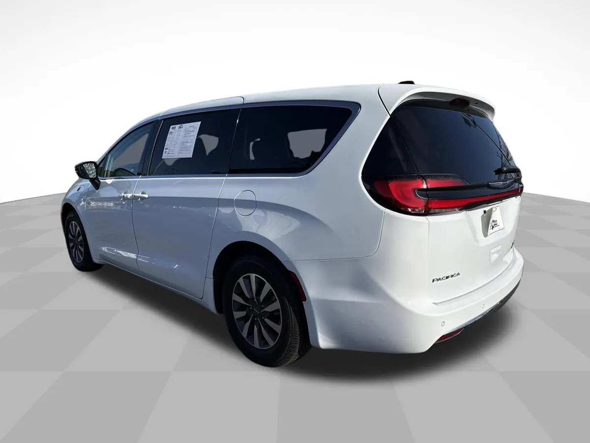 2024 Chrysler Pacifica Hybrid Select thumbnail 8