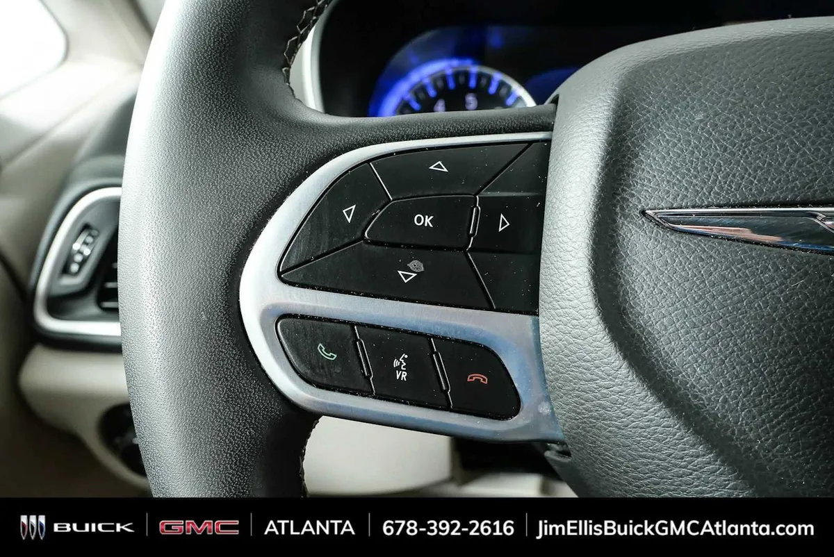 2024 Chrysler Pacifica Touring L thumbnail 10