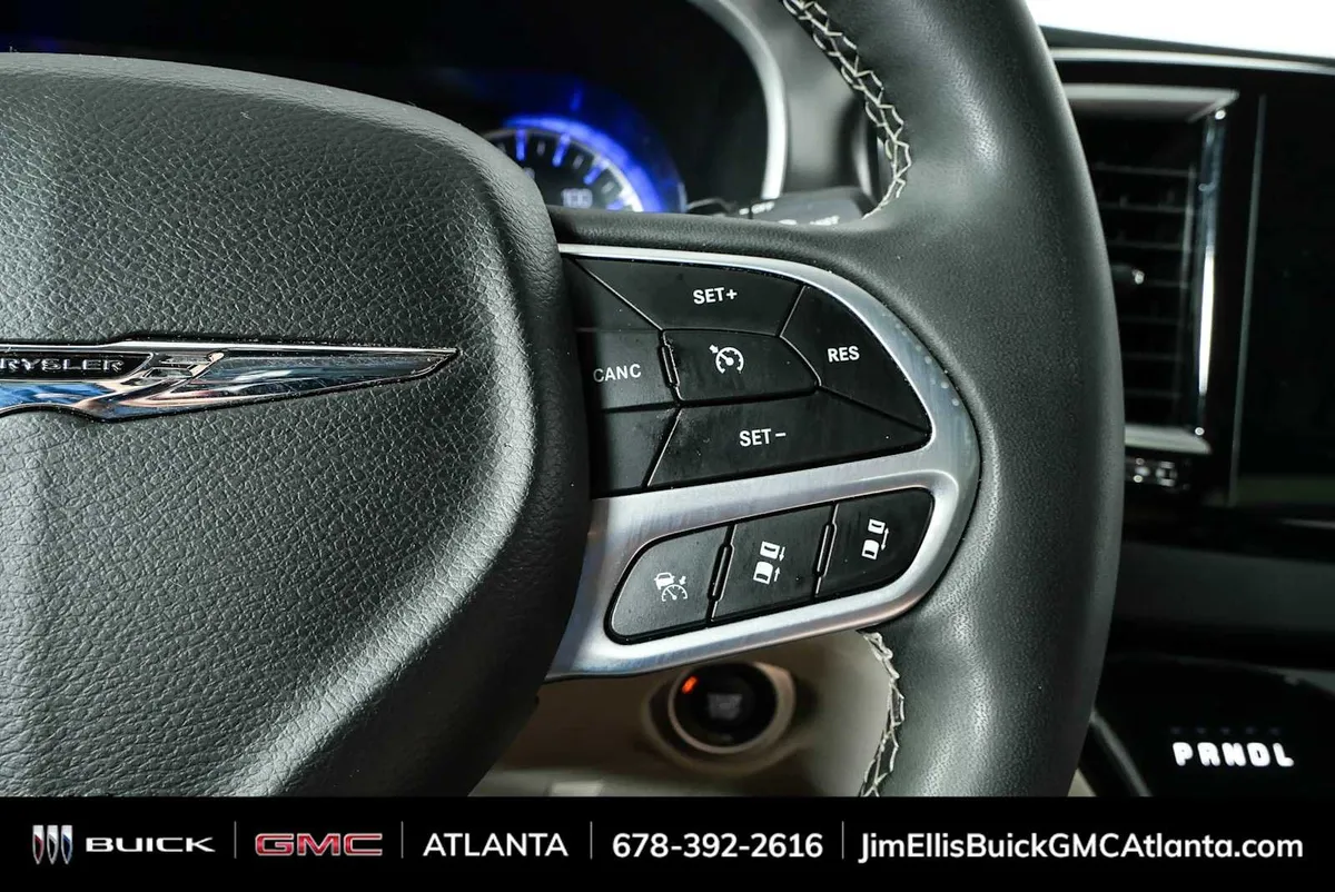 2024 Chrysler Pacifica Touring L thumbnail 11