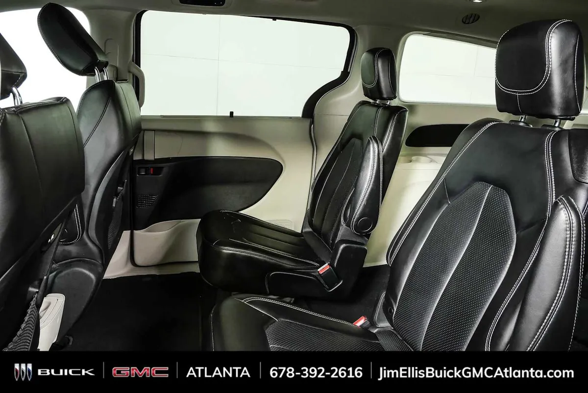 2024 Chrysler Pacifica Touring L thumbnail 17