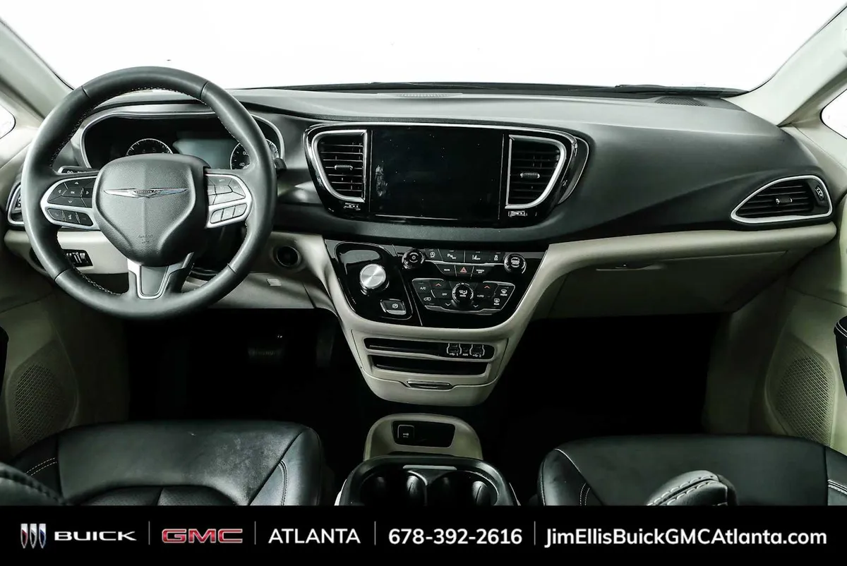 2024 Chrysler Pacifica Touring L thumbnail 18