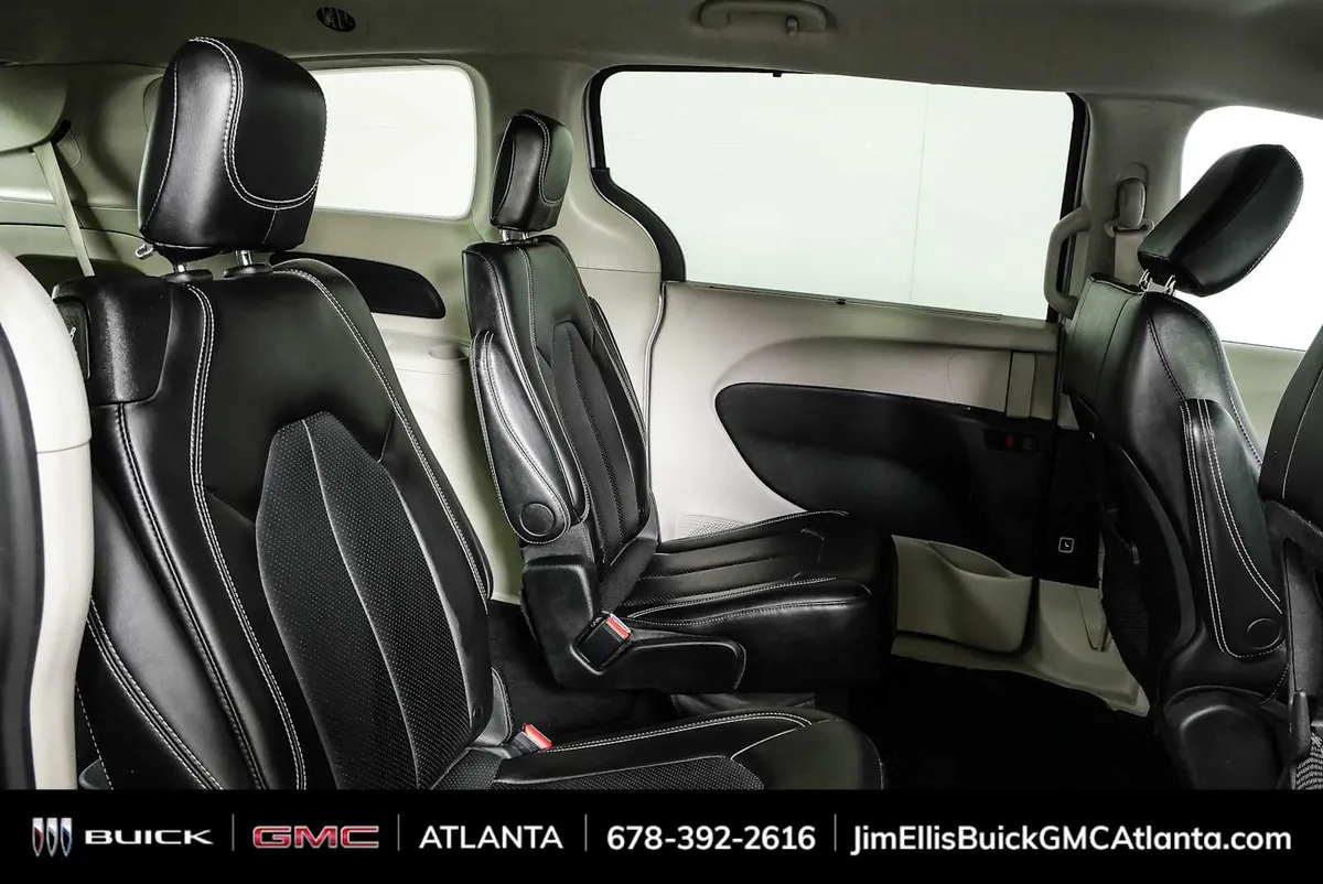 2024 Chrysler Pacifica Touring L thumbnail 19