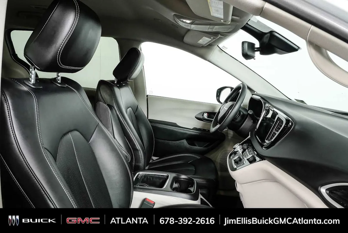 2024 Chrysler Pacifica Touring L thumbnail 20