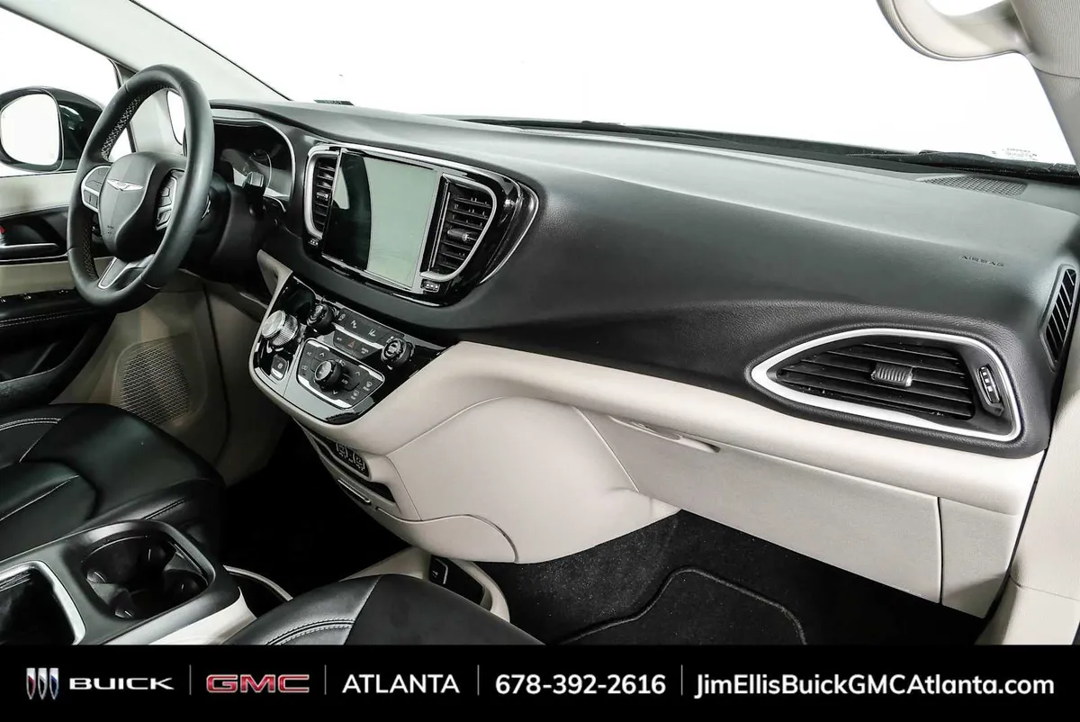 2024 Chrysler Pacifica Touring L thumbnail 21