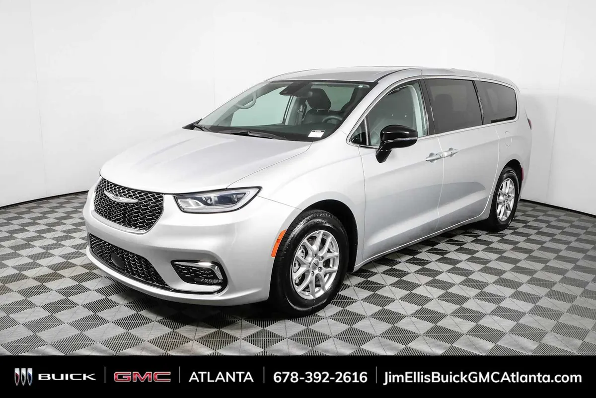 2024 Chrysler Pacifica Touring L thumbnail 23