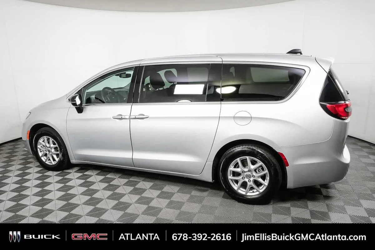 2024 Chrysler Pacifica Touring L thumbnail 27