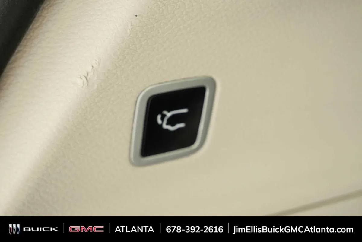 2024 Chrysler Pacifica Touring L thumbnail 32