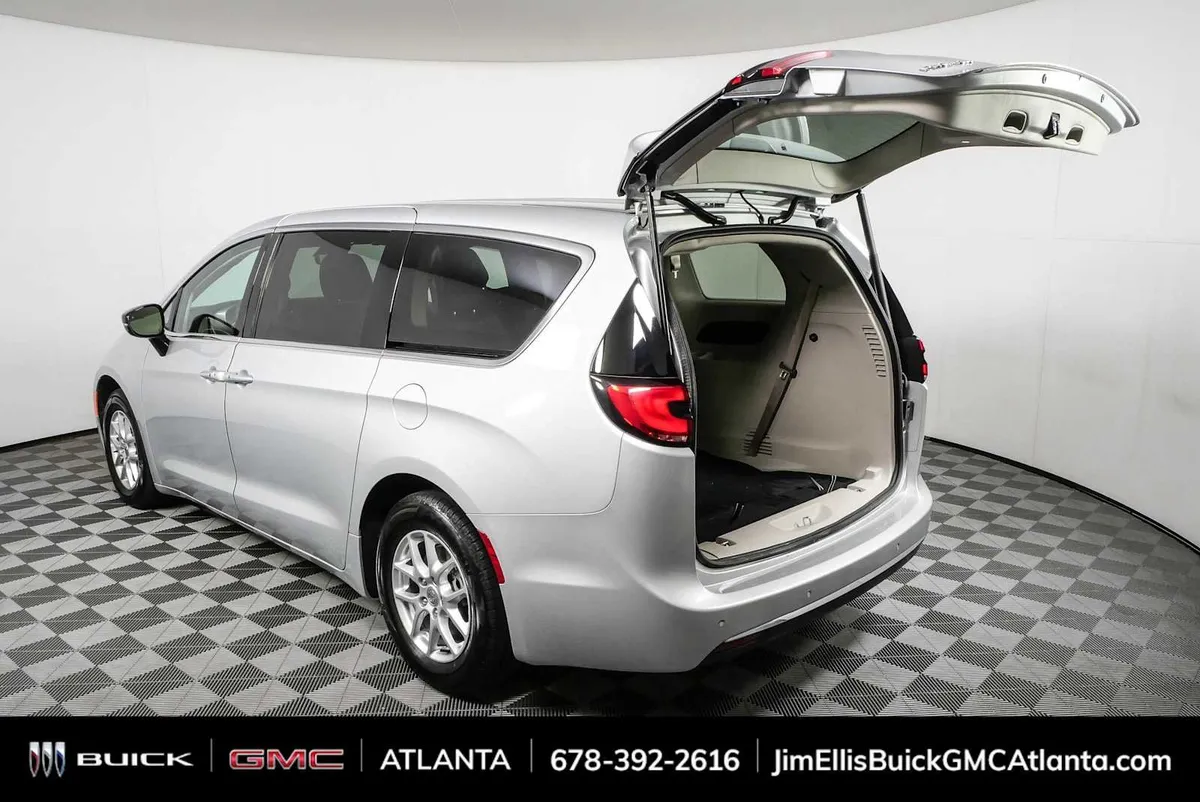 2024 Chrysler Pacifica Touring L thumbnail 33