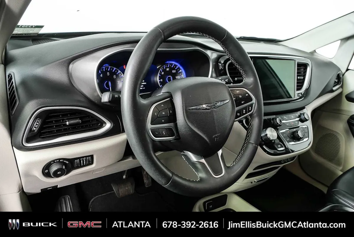 2024 Chrysler Pacifica Touring L thumbnail 4