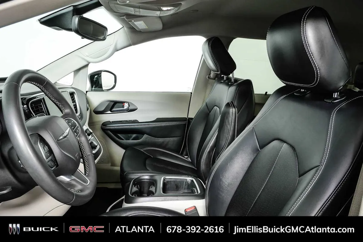 2024 Chrysler Pacifica Touring L thumbnail 5