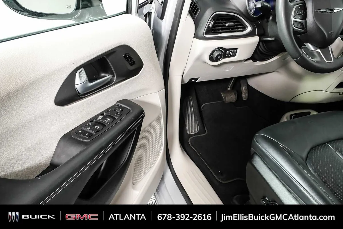 2024 Chrysler Pacifica Touring L thumbnail 7