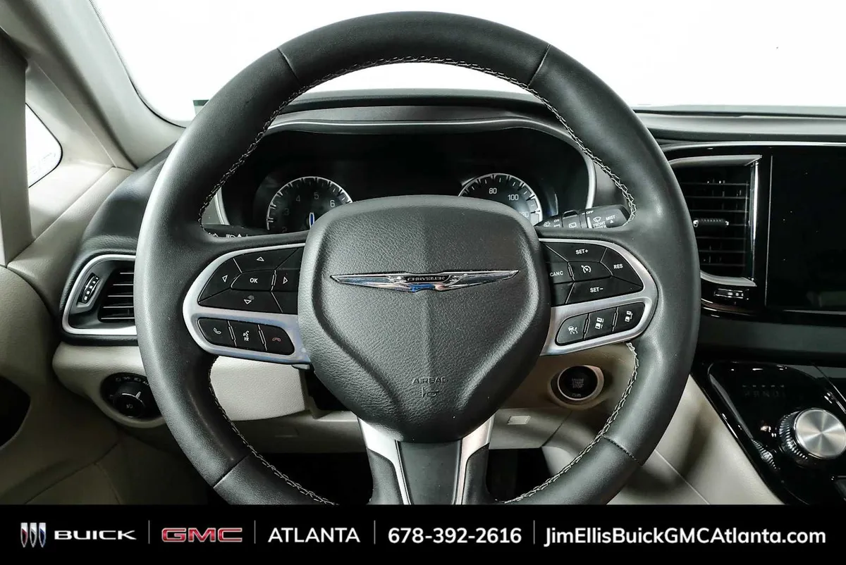2024 Chrysler Pacifica Touring L thumbnail 9
