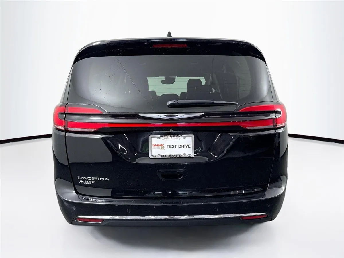 2024 Chrysler Pacifica Touring L thumbnail 11