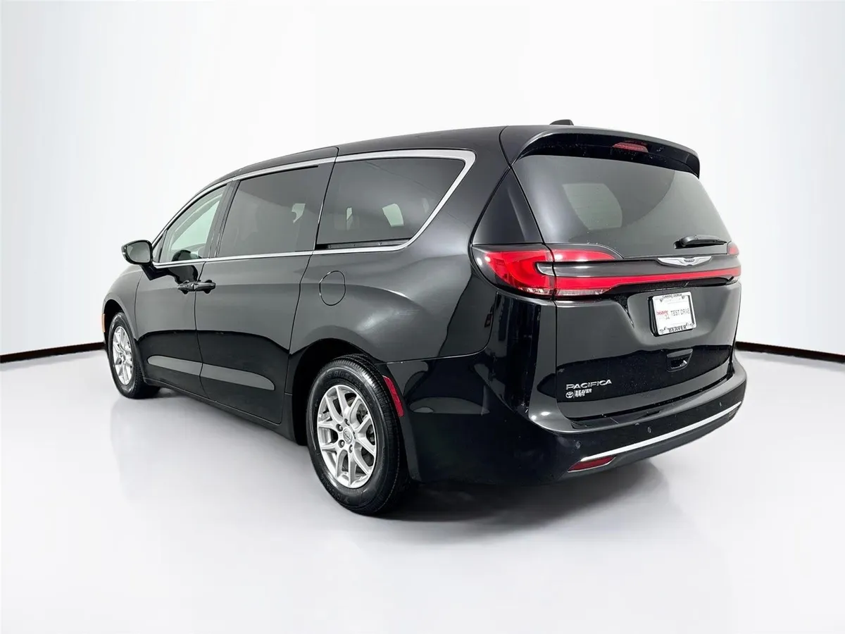 2024 Chrysler Pacifica Touring L thumbnail 12