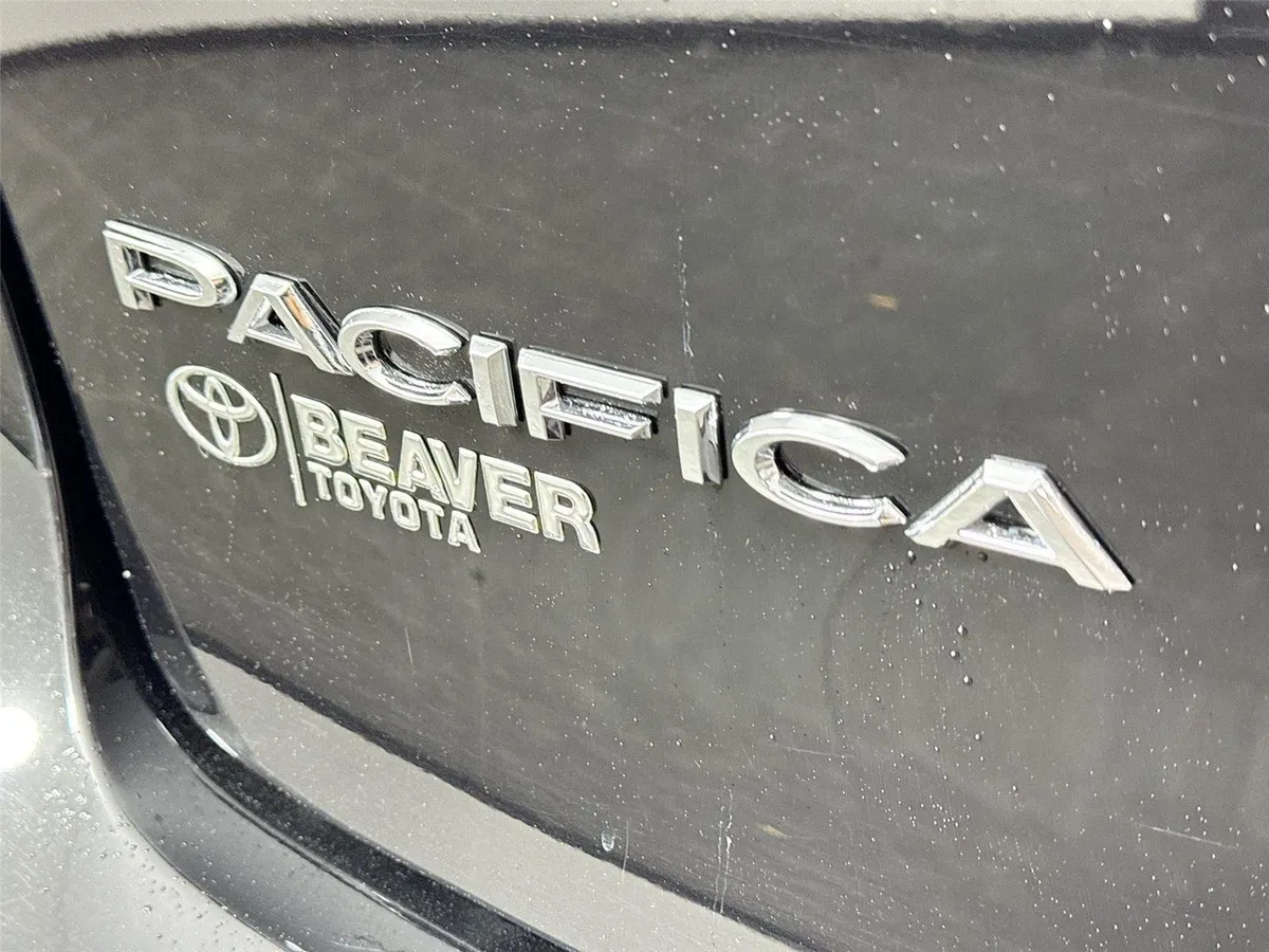 2024 Chrysler Pacifica Touring L thumbnail 14
