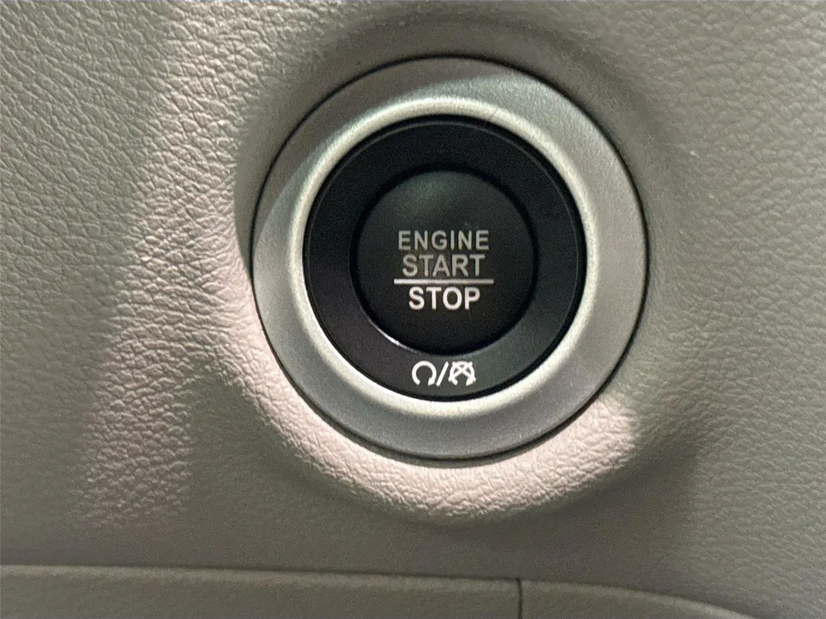 2024 Chrysler Pacifica Touring L thumbnail 21