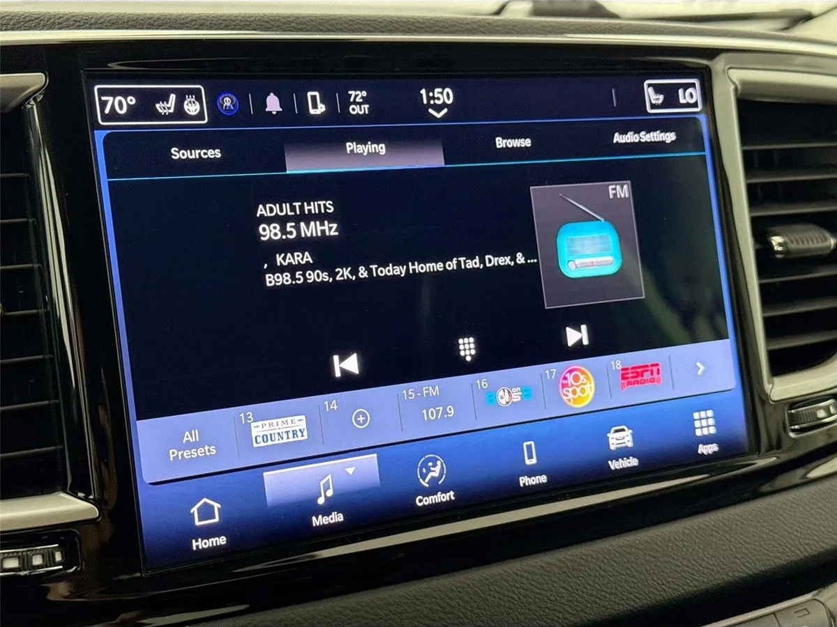 2024 Chrysler Pacifica Touring L thumbnail 22
