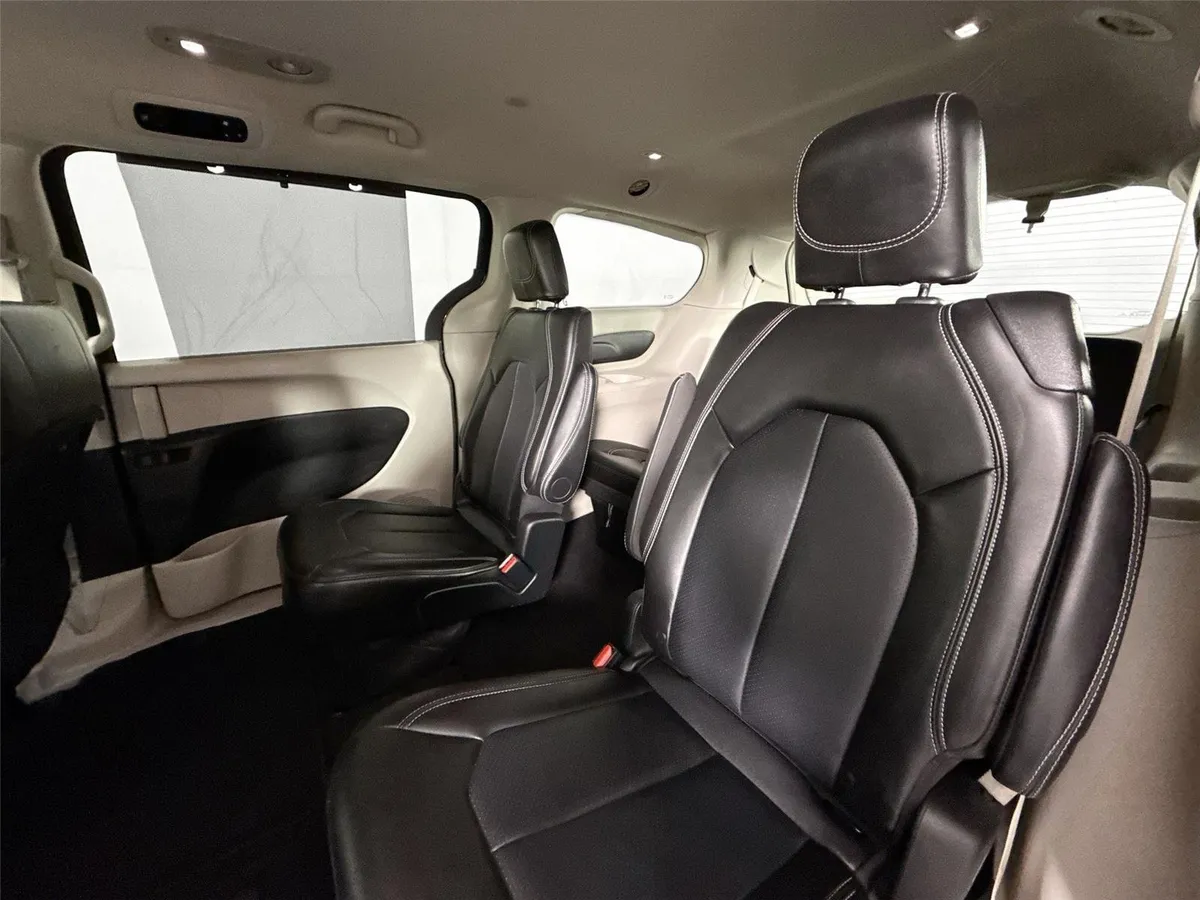 2024 Chrysler Pacifica Touring L thumbnail 28