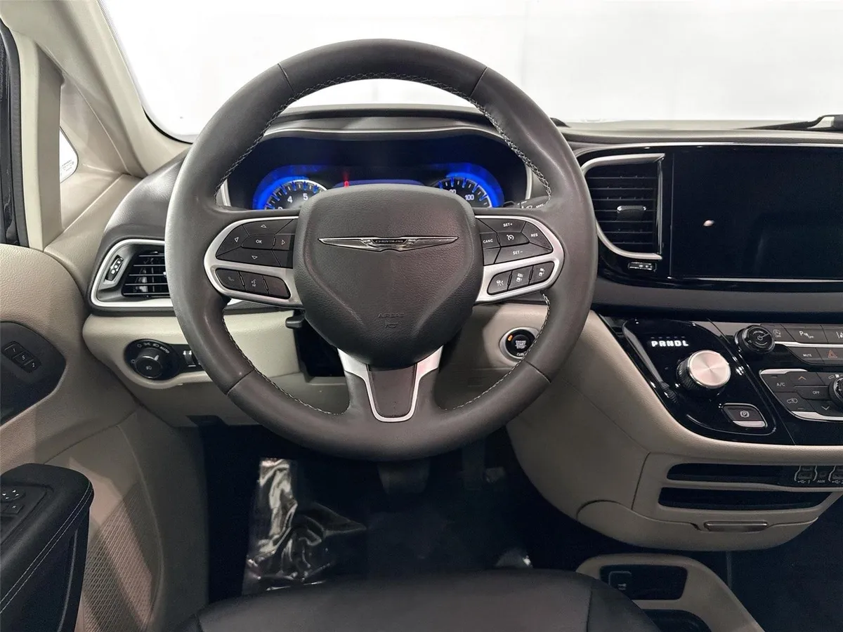 2024 Chrysler Pacifica Touring L thumbnail 29