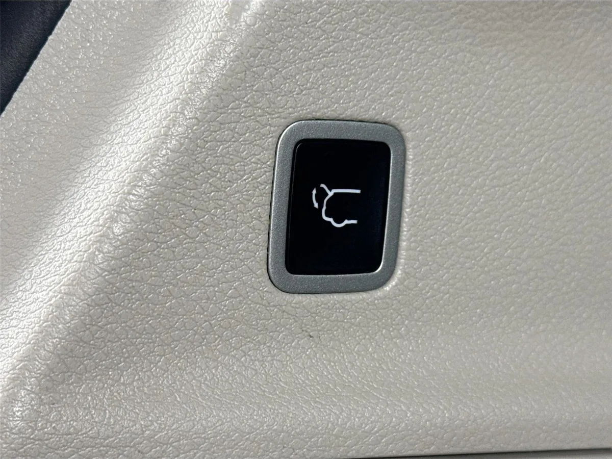 2024 Chrysler Pacifica Touring L thumbnail 34