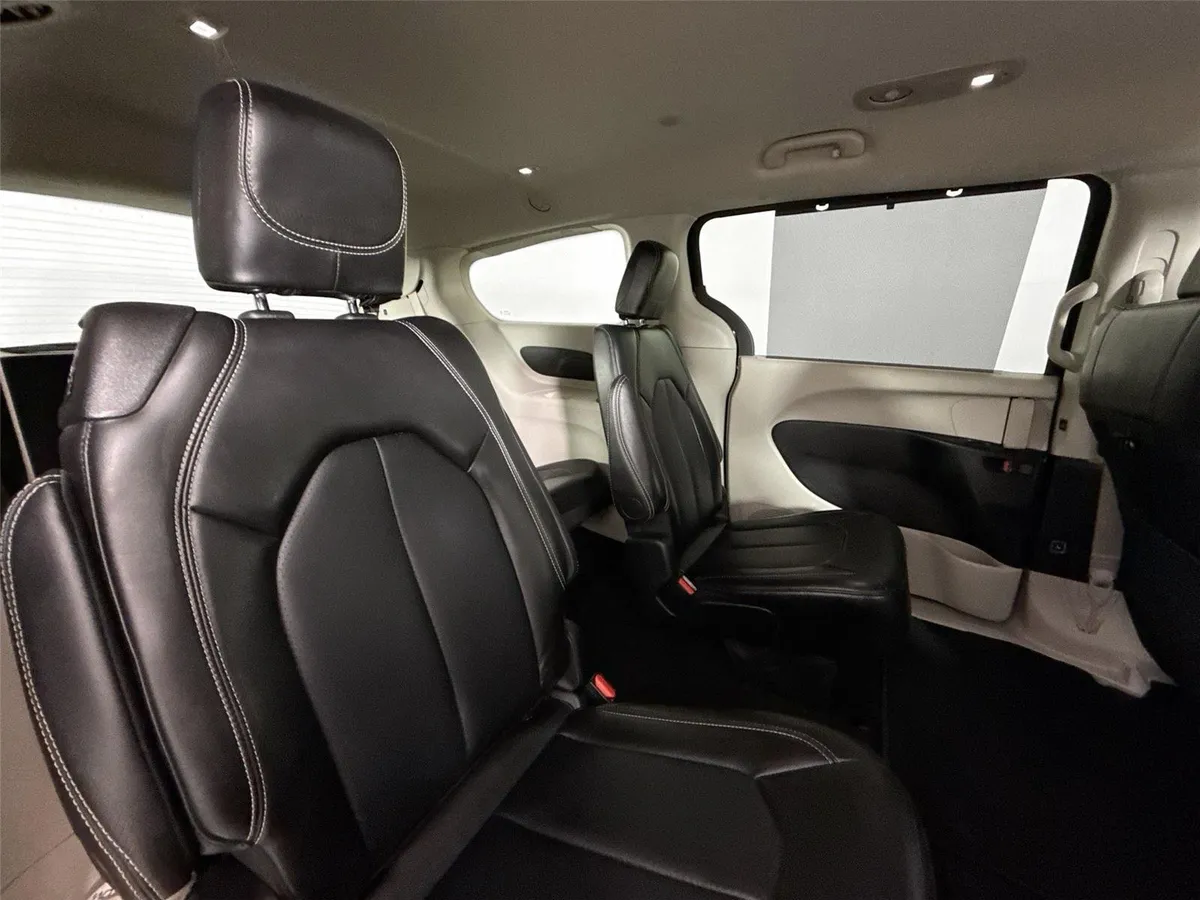 2024 Chrysler Pacifica Touring L thumbnail 37