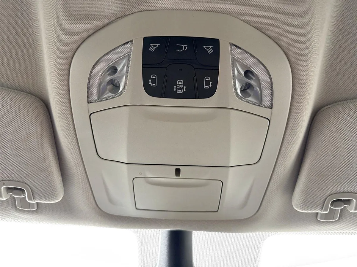 2024 Chrysler Pacifica Touring L thumbnail 6