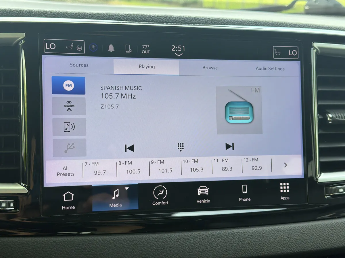 2024 Chrysler Pacifica Touring L thumbnail 12