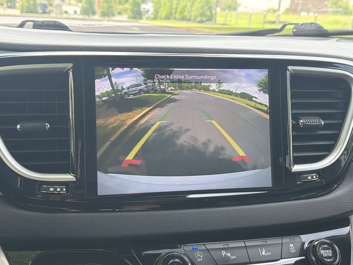 2024 Chrysler Pacifica Touring L thumbnail 13